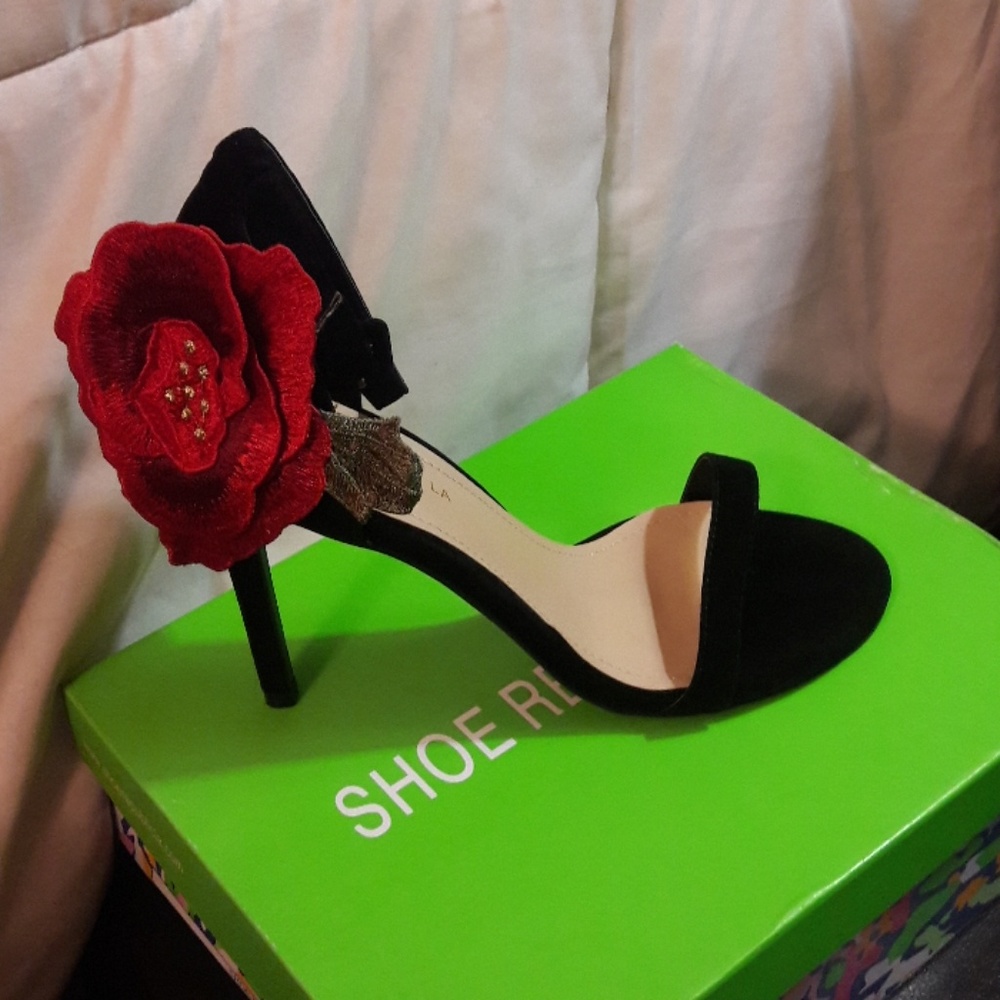 👠NWT👠Stylish Black heel